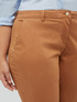 Pantaloni chinos in cotone e TENCEL&trade; image number 3