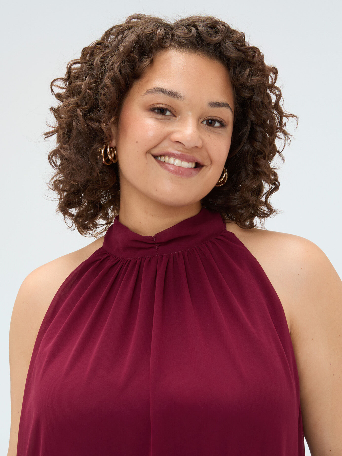 Long Free dress with halter neckline image number 3