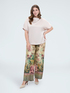 Bluse aus Satin mit Carr&eacute;-Ausschnitt und Cut-out image number 0