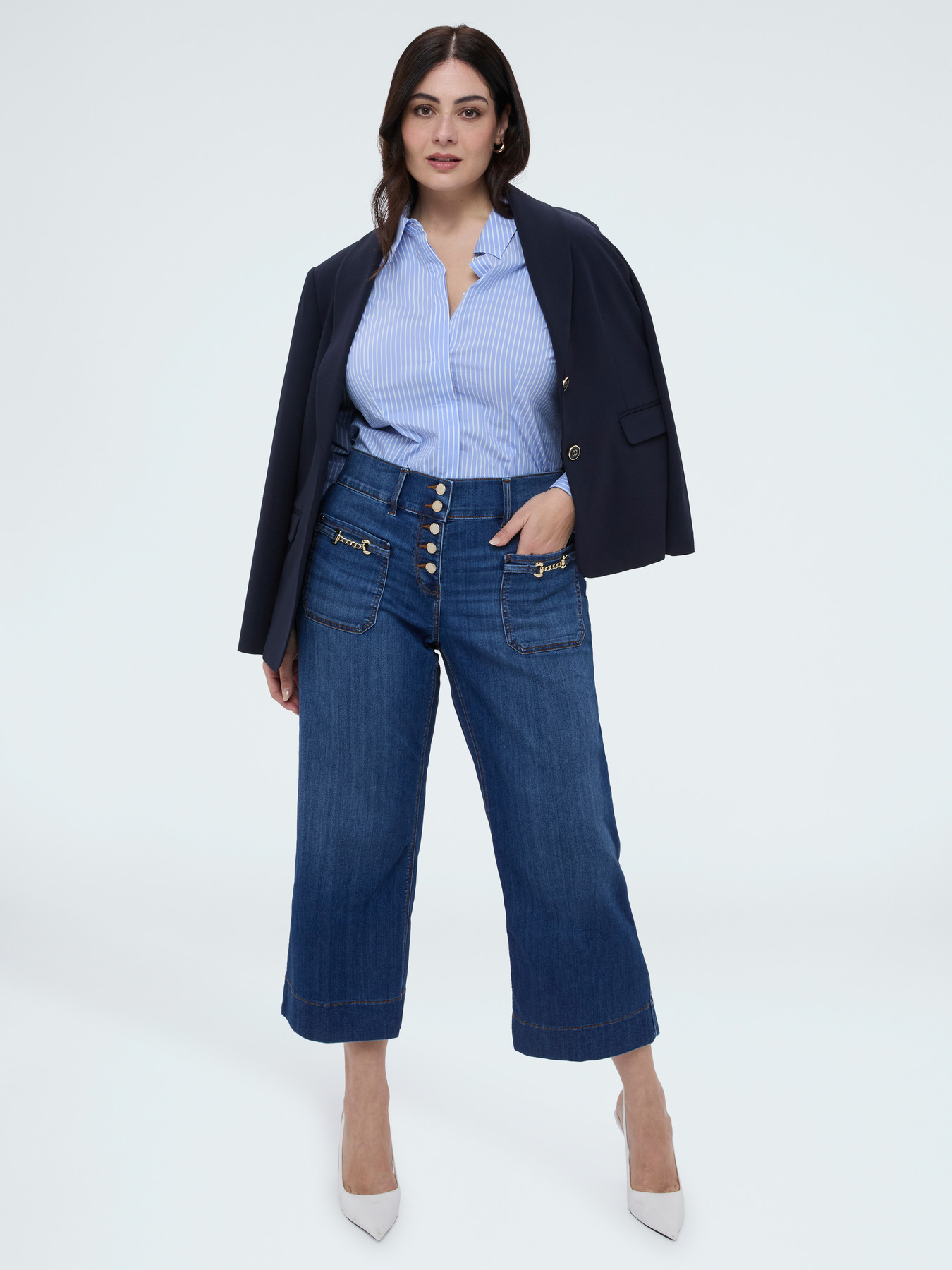 Cropped jeans with chain detail on pockets image number 0
