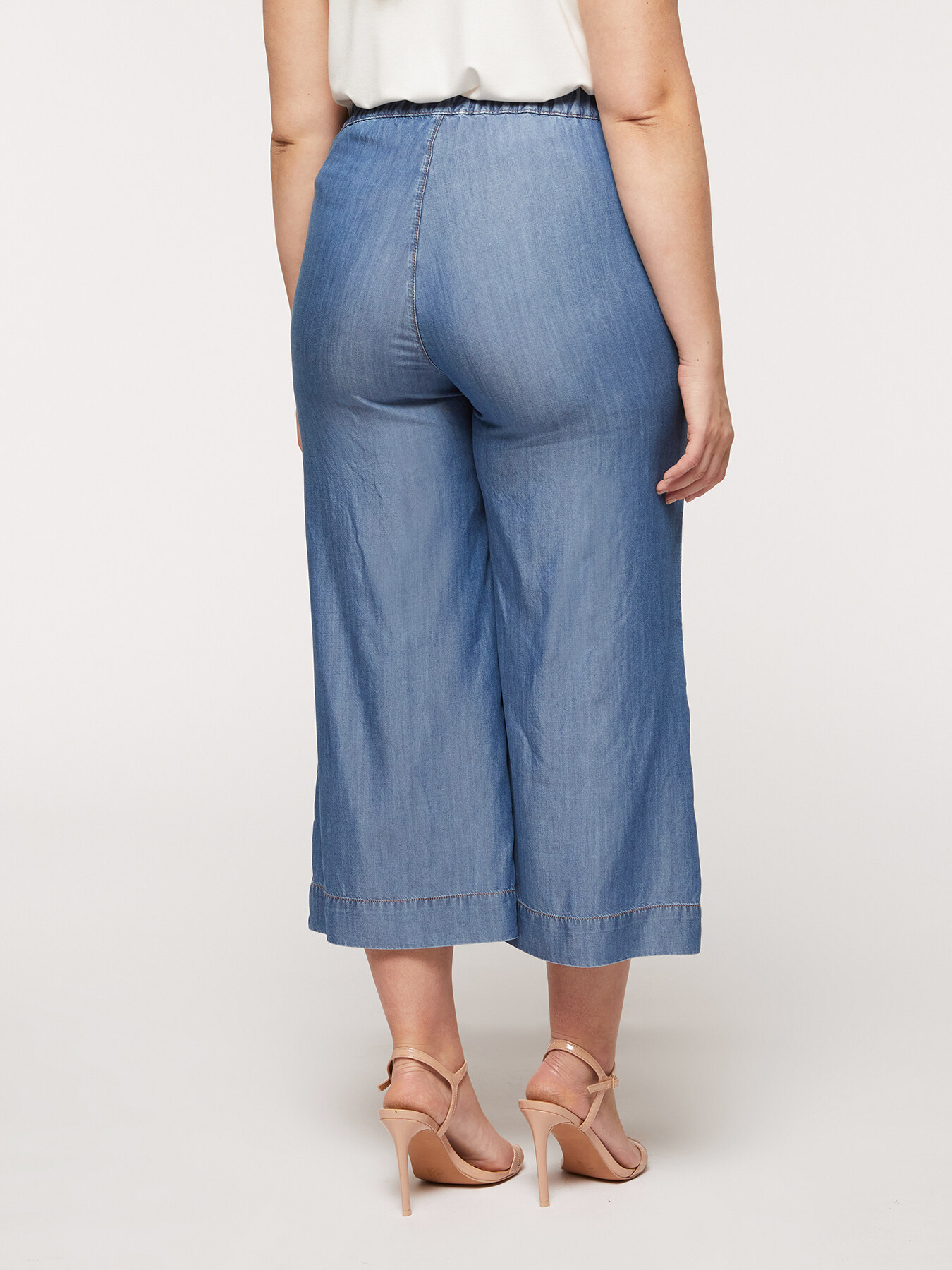 Cropped tencel jeans image number 1