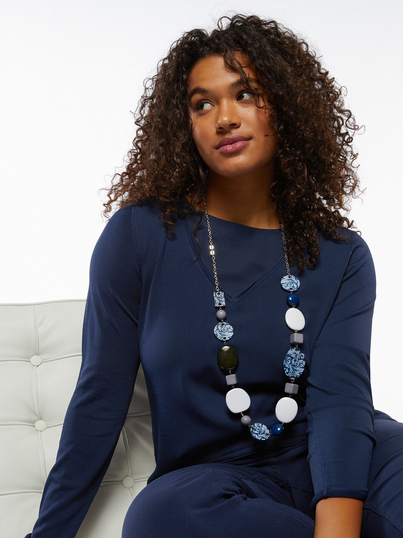 Collar largo con colgantes estampados image number 2