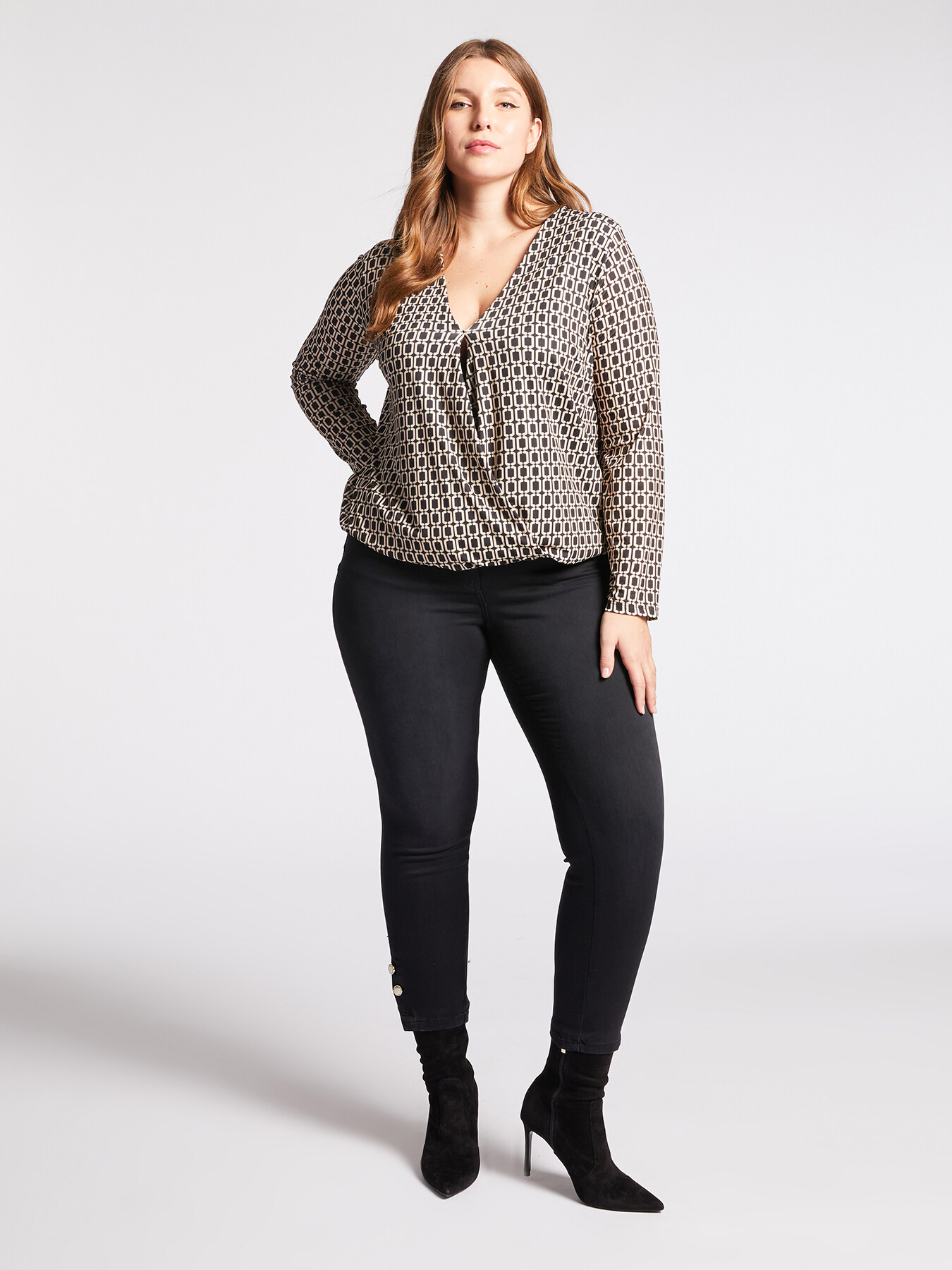 Jean skinny avec boutons dans le bas image number 0