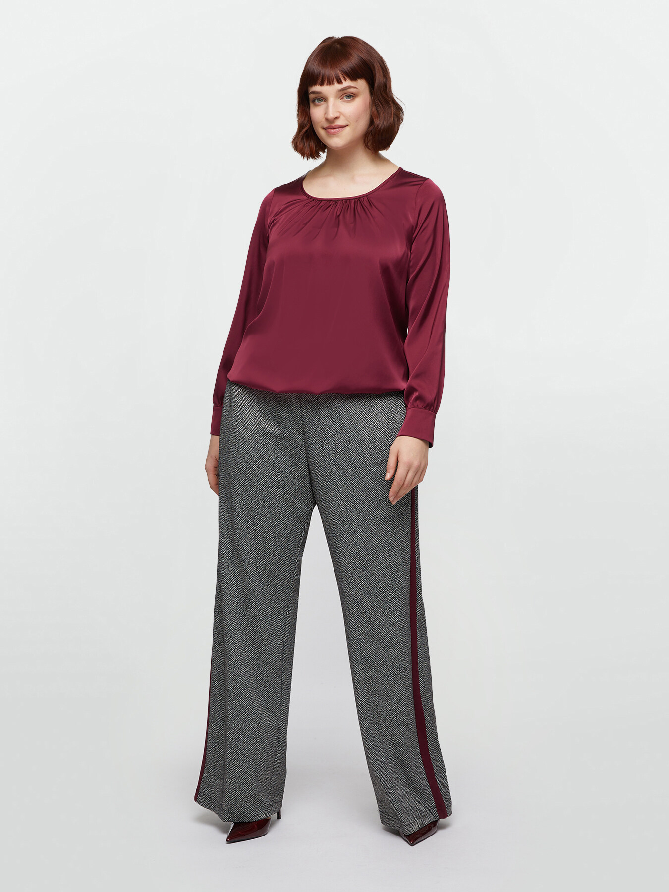 Blouse en satin avec bas &eacute;lastiqu&eacute; image number 0