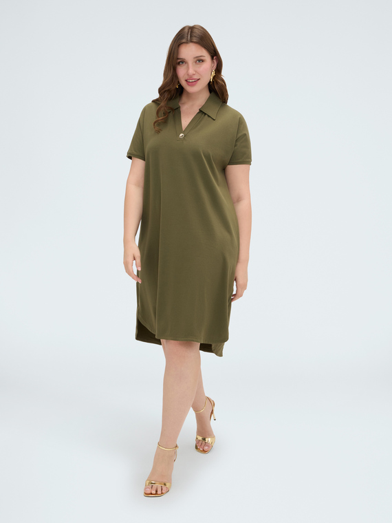 Dress with polo collar and jewel button