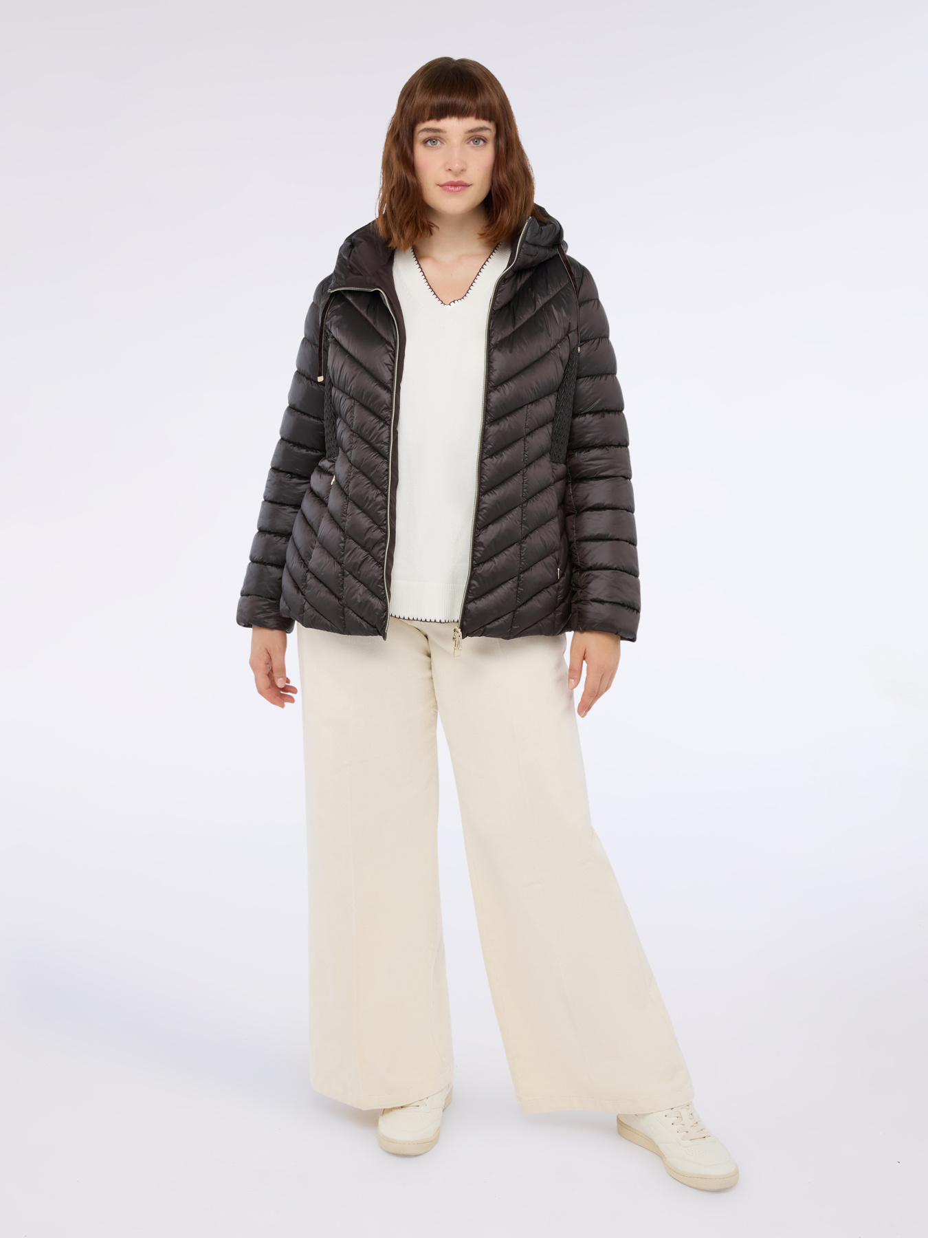 Quilted down jacket with hood image number 4