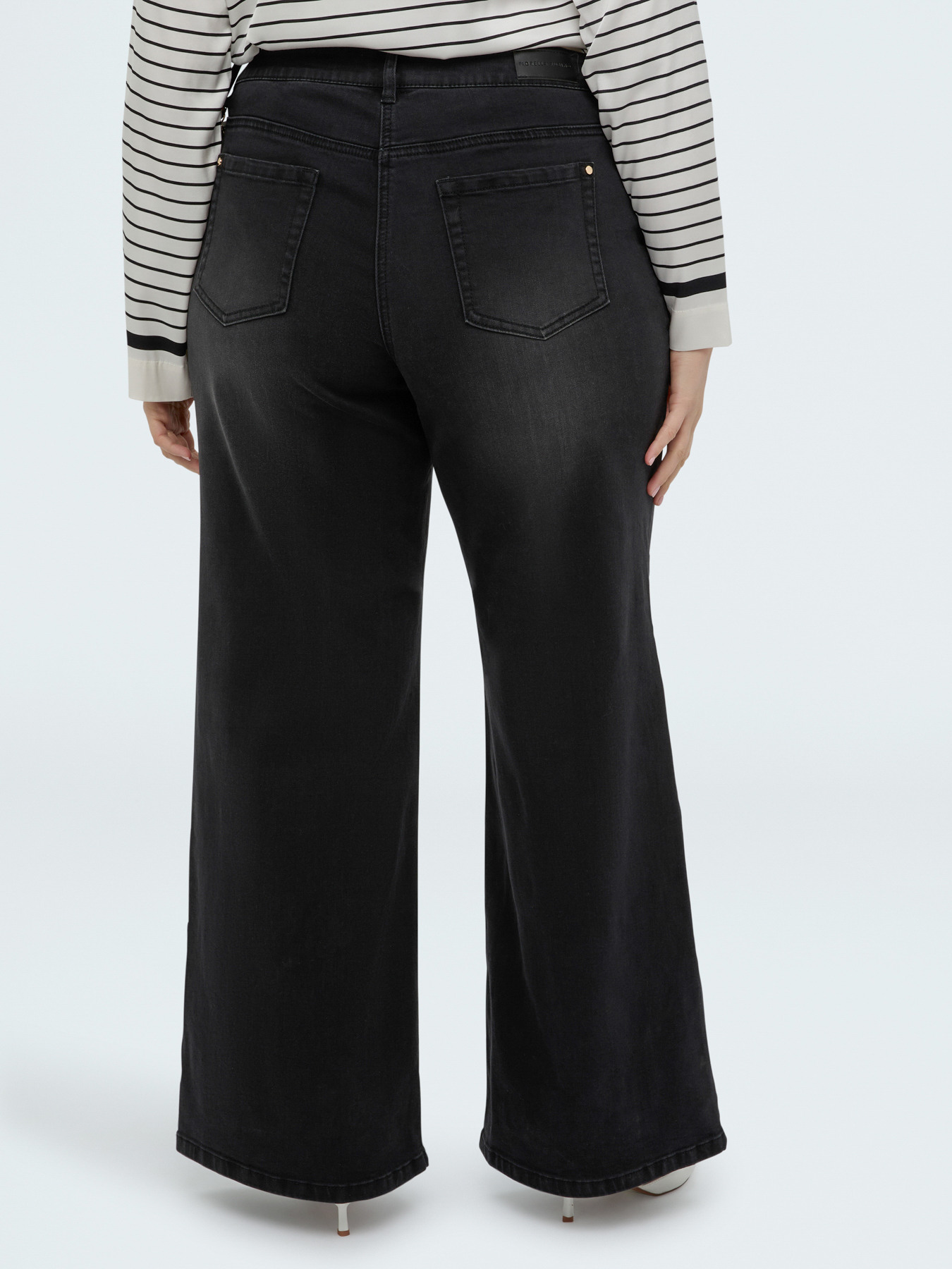 Jeans Wide Leg lavaggio black con charm image number 1