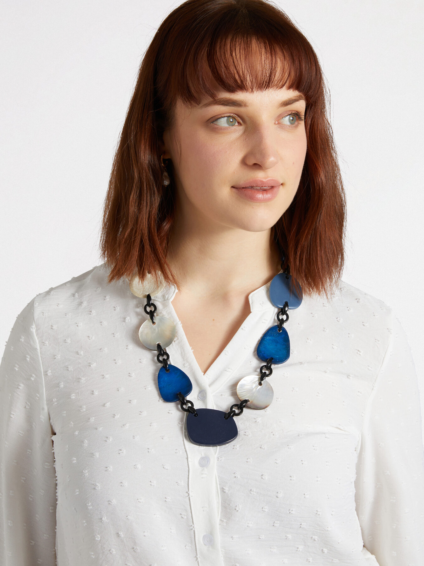 Collier avec pendentifs en nacre image number 0