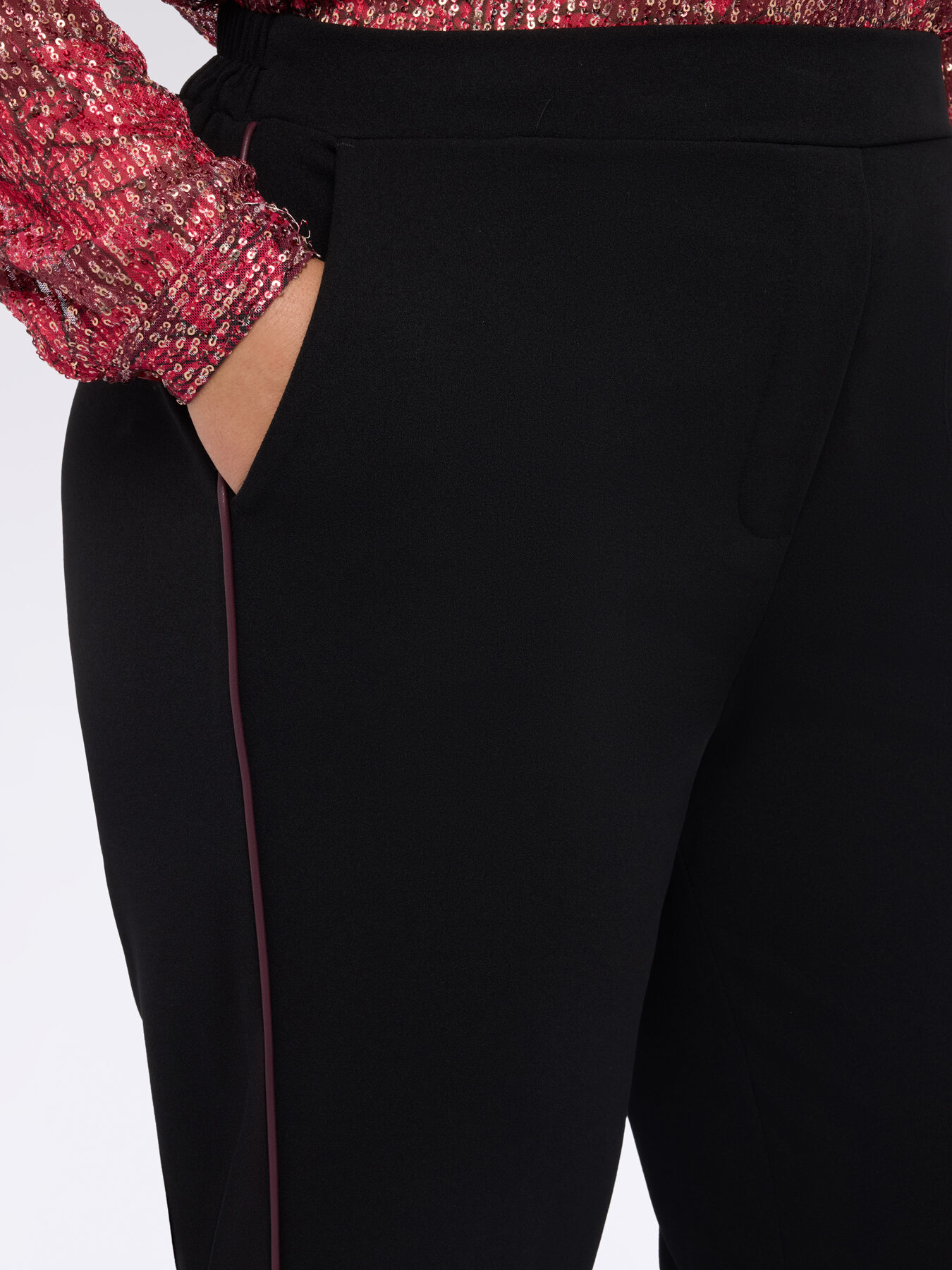 Pantalon Joggers avec passepoil lat&eacute;ral image number 2