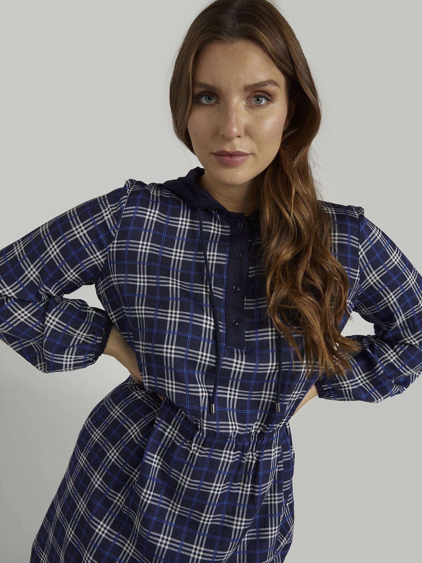 Vestito checks con cappuccio image number 2