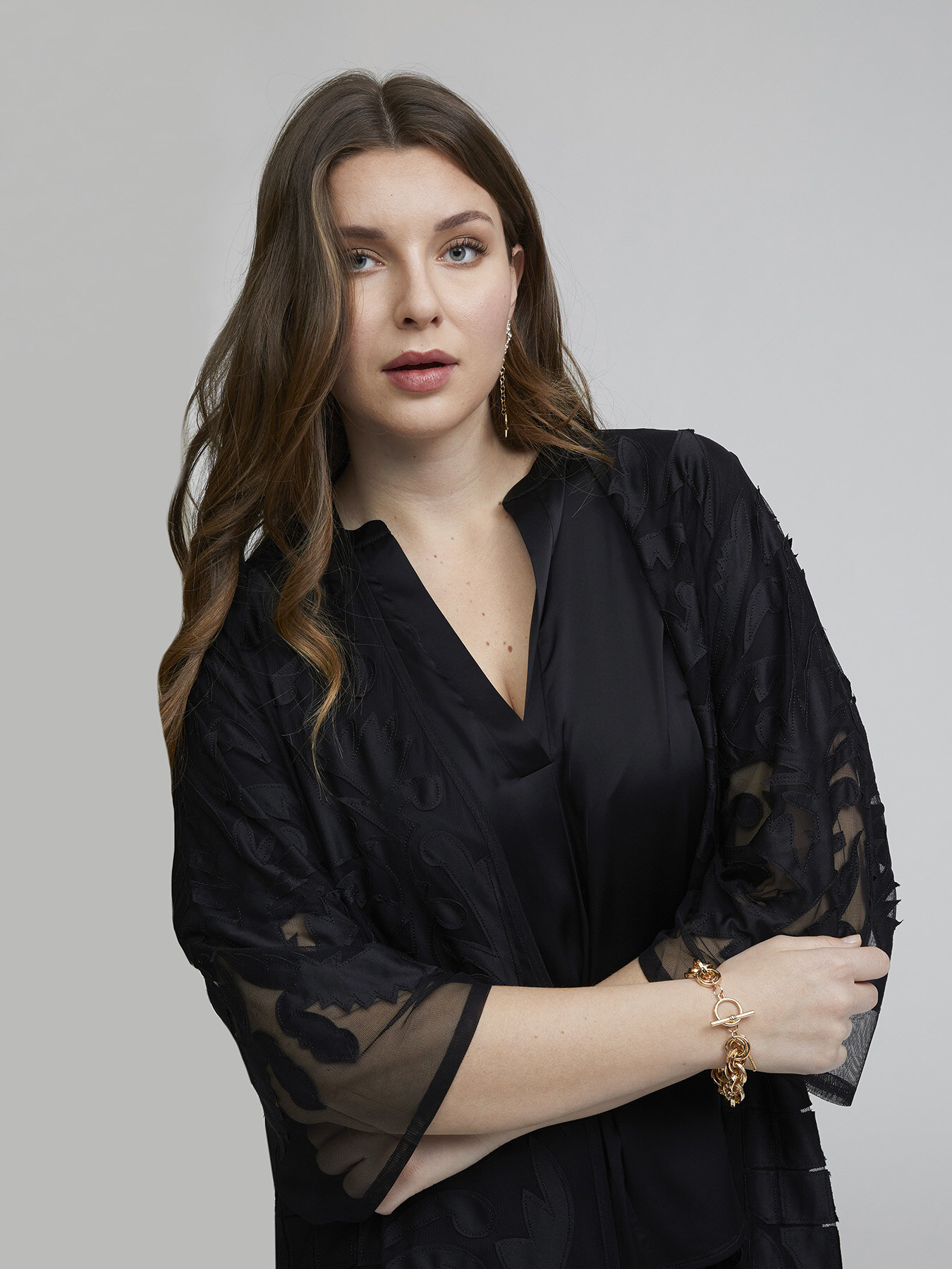 Cubrehombros largo bordado image number 2