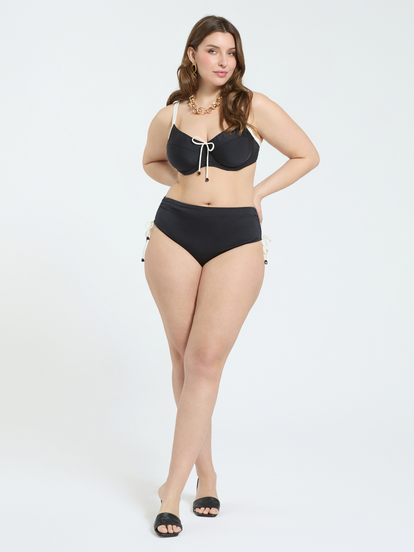 Two-piece bikini with contrasting details image number 3