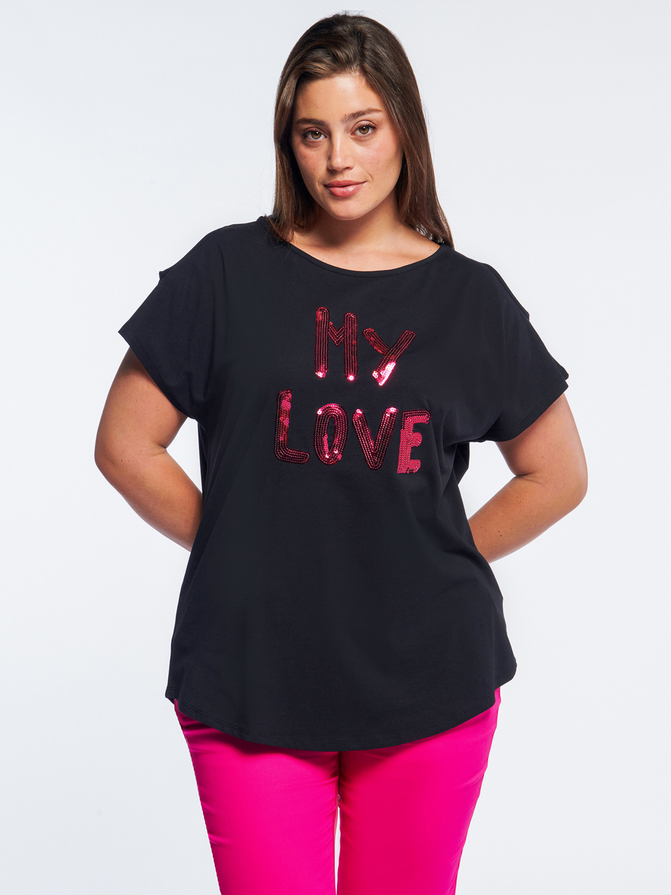 Camiseta con texto y abertura circular en las mangas image number 2