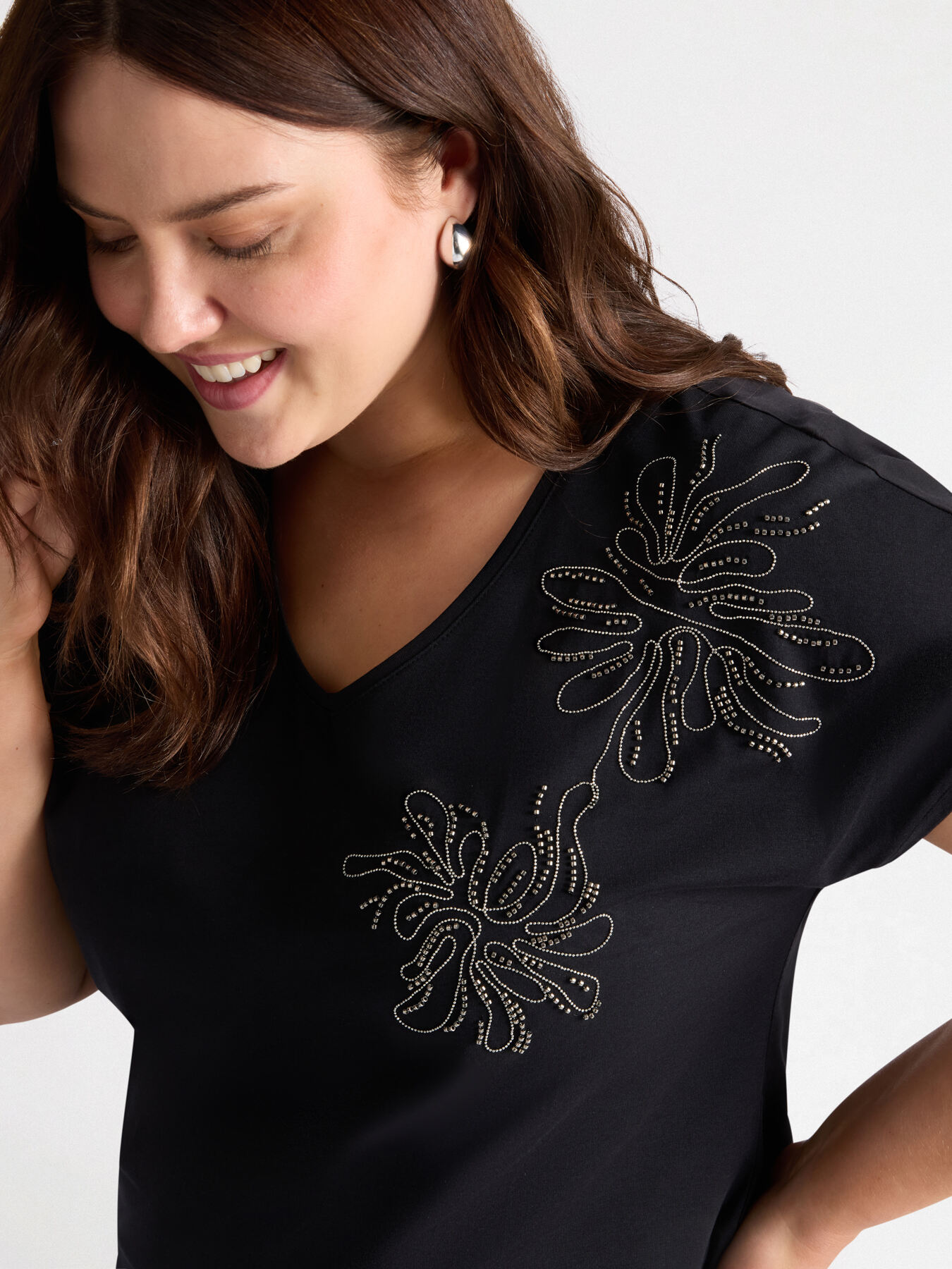 Camiseta con bordado floral image number 3