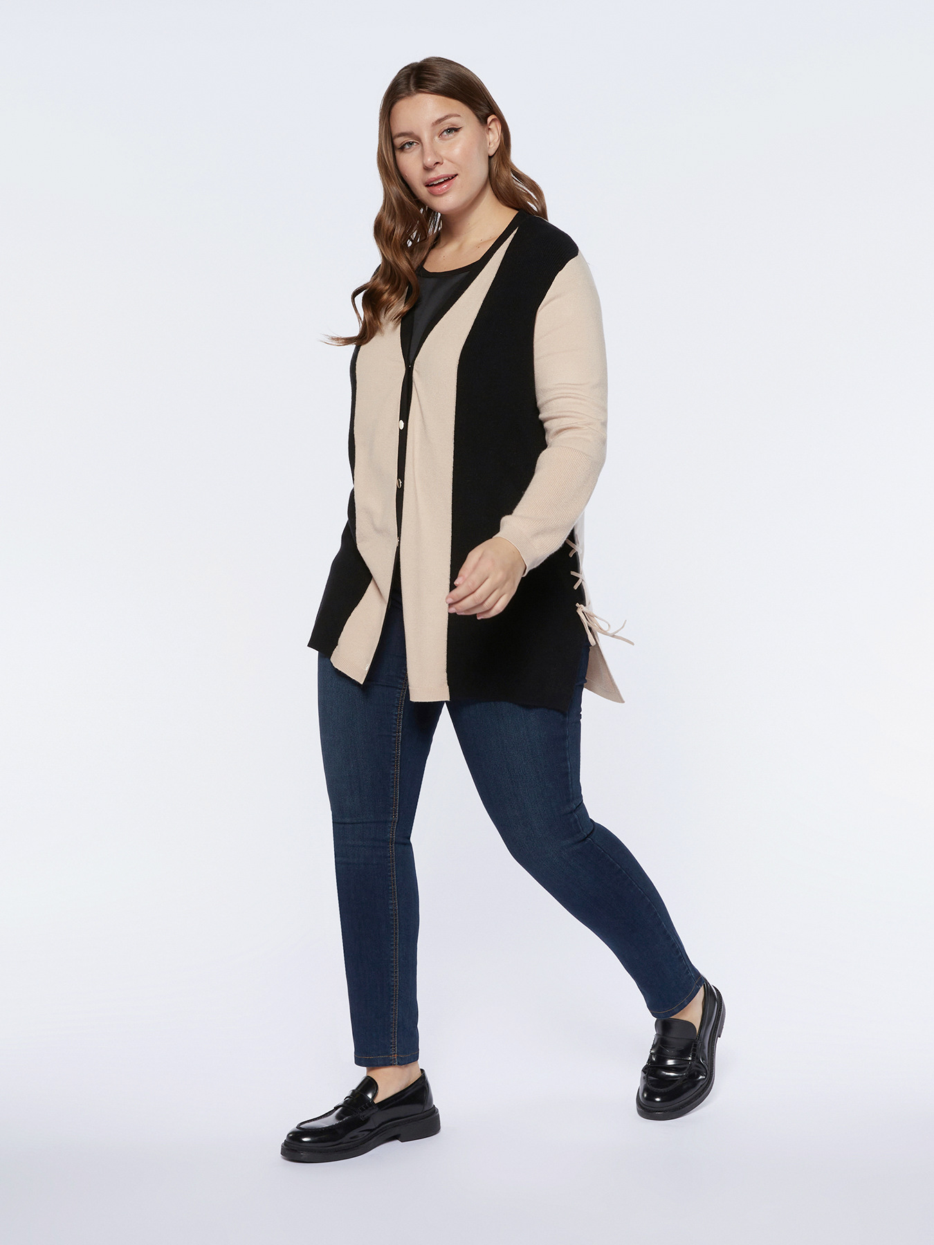 Two-tone cardigan with strings image number 3