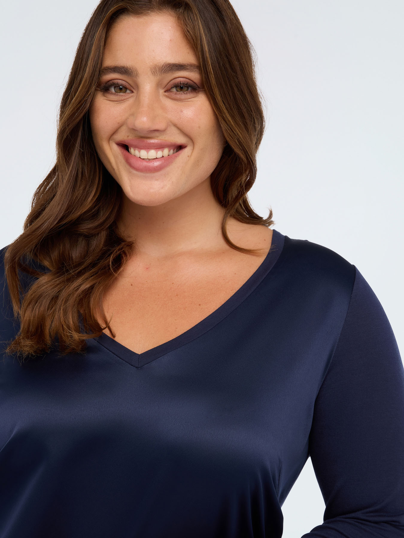 T-shirt bimati&egrave;re avec col en V et manches longues image number 3