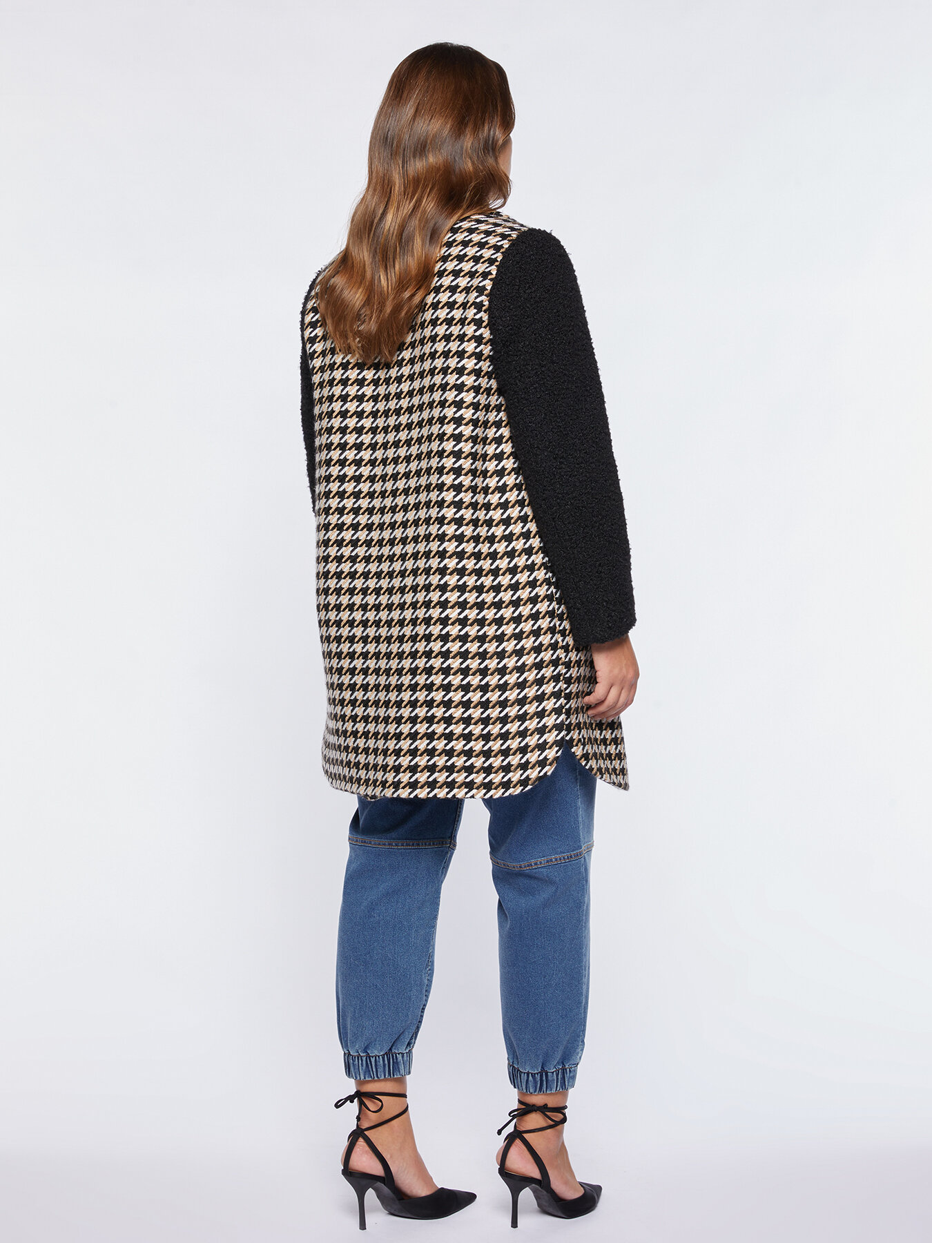 Houndstooth coat with knit sleeves image number 2