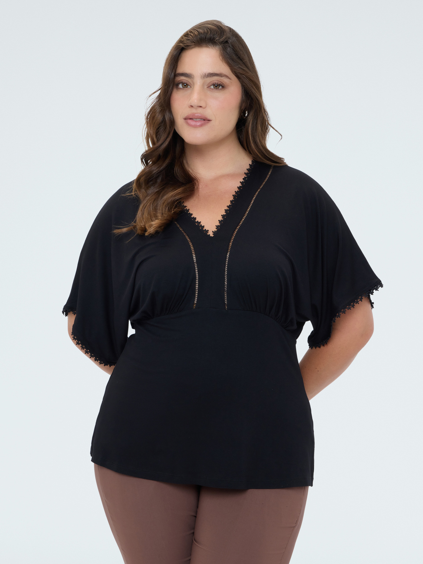 T-shirt en viscose avec d&eacute;tails en dentelle image number 0