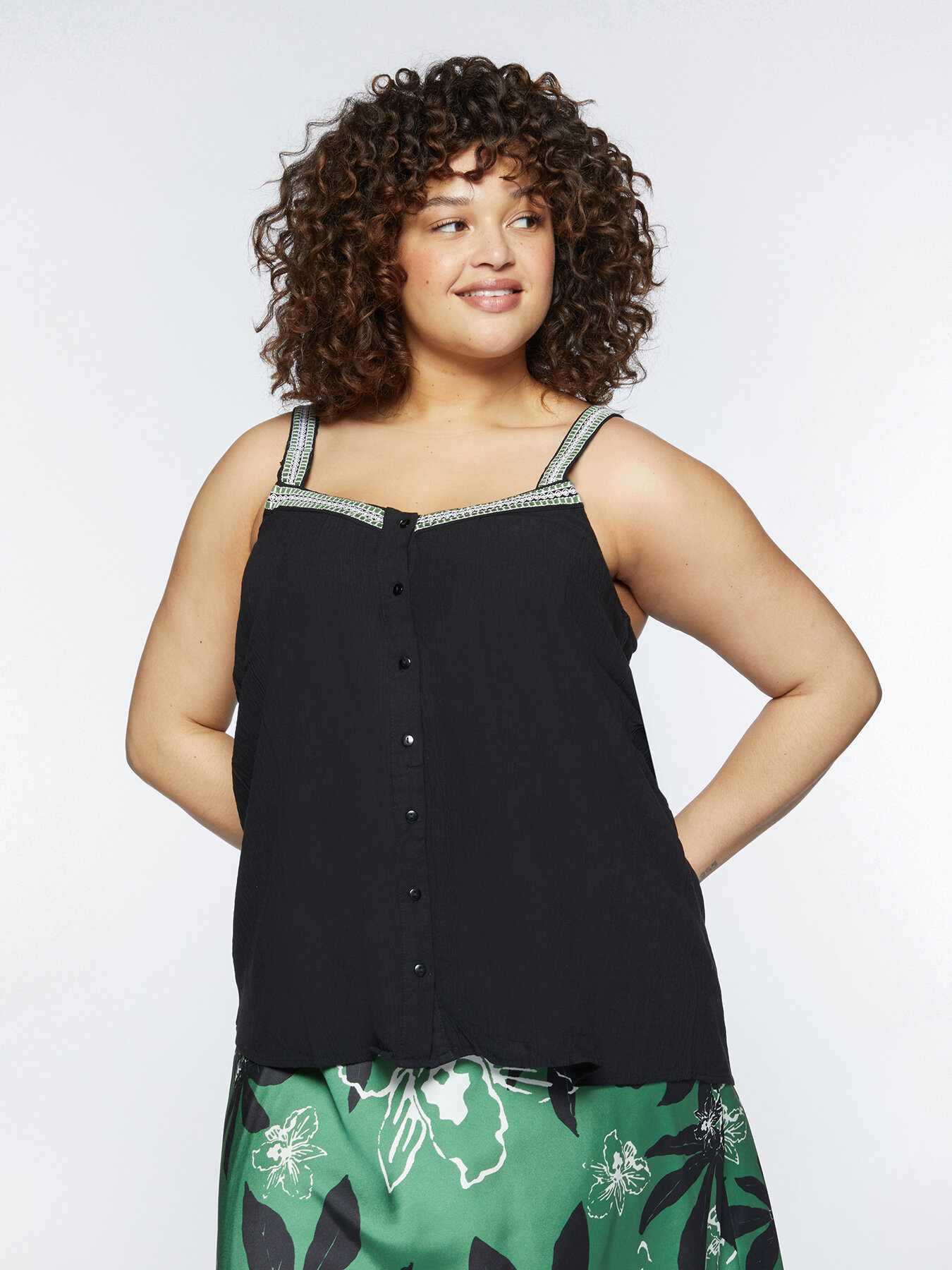 Crepon top with embroidery image number 0