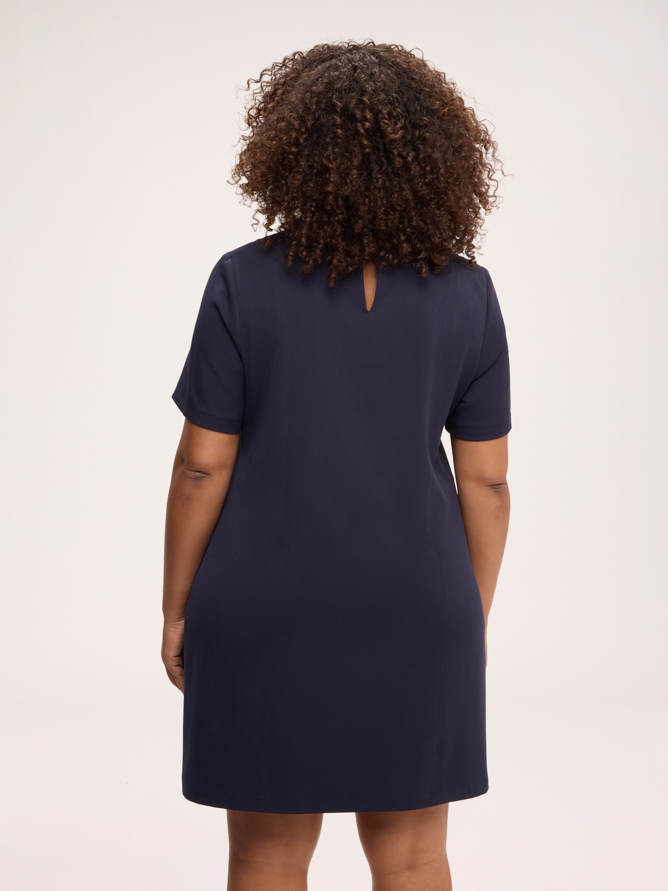 Kurzes A-Linien-Kleid aus Ponte-Stoff mit Taschen image number 1