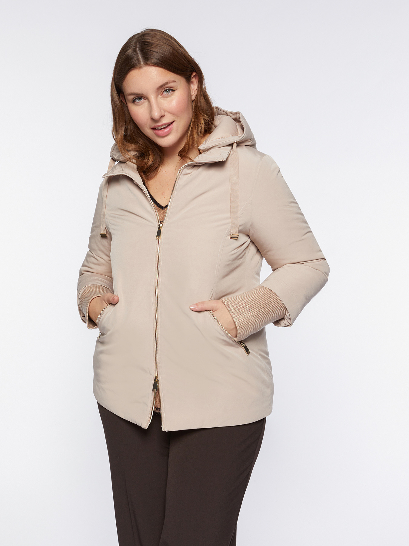 Piumino con cappuccio e bordi in maglia image number 0