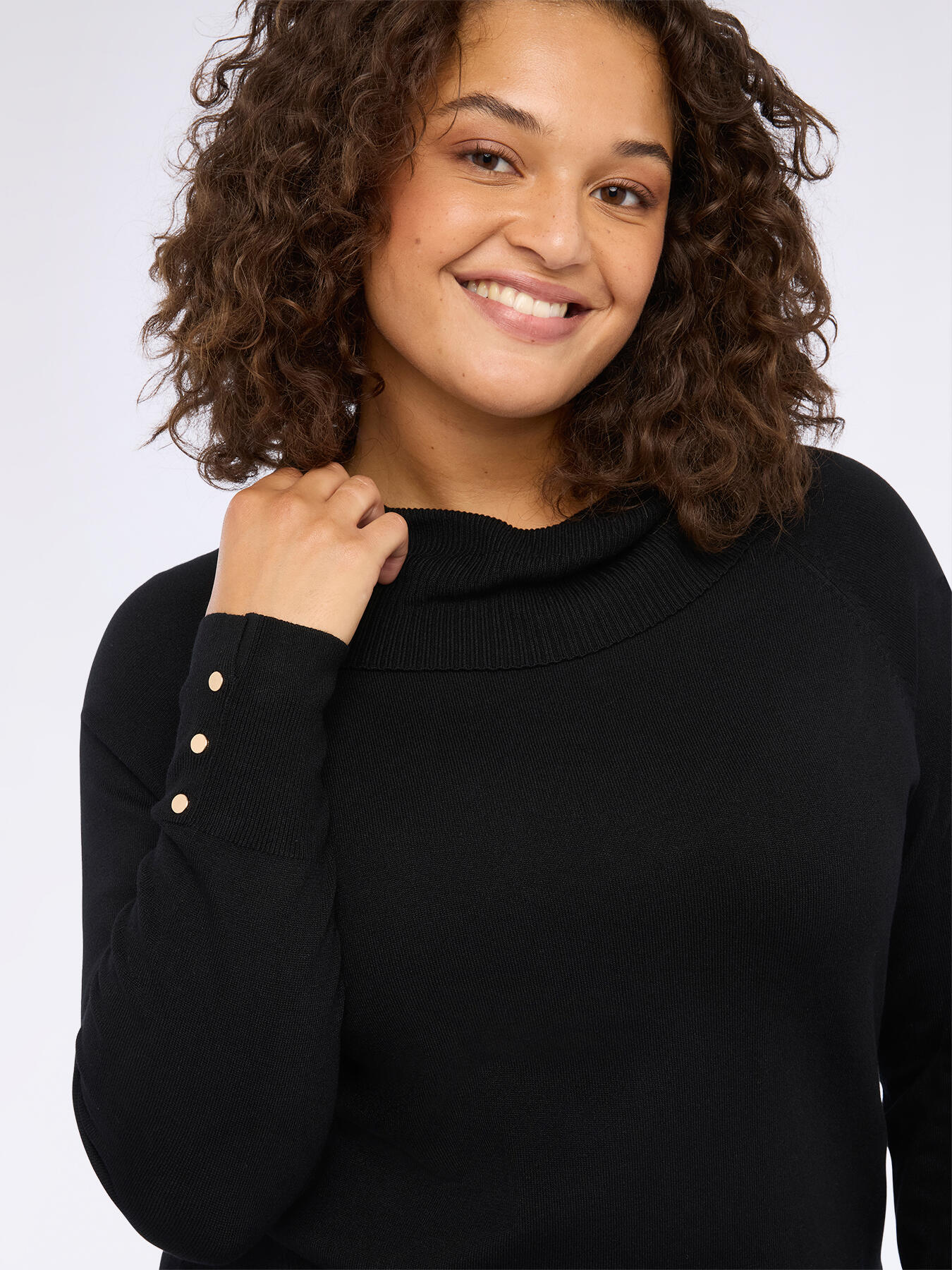 Turtleneck sweater with buttons on the cuffs image number 3