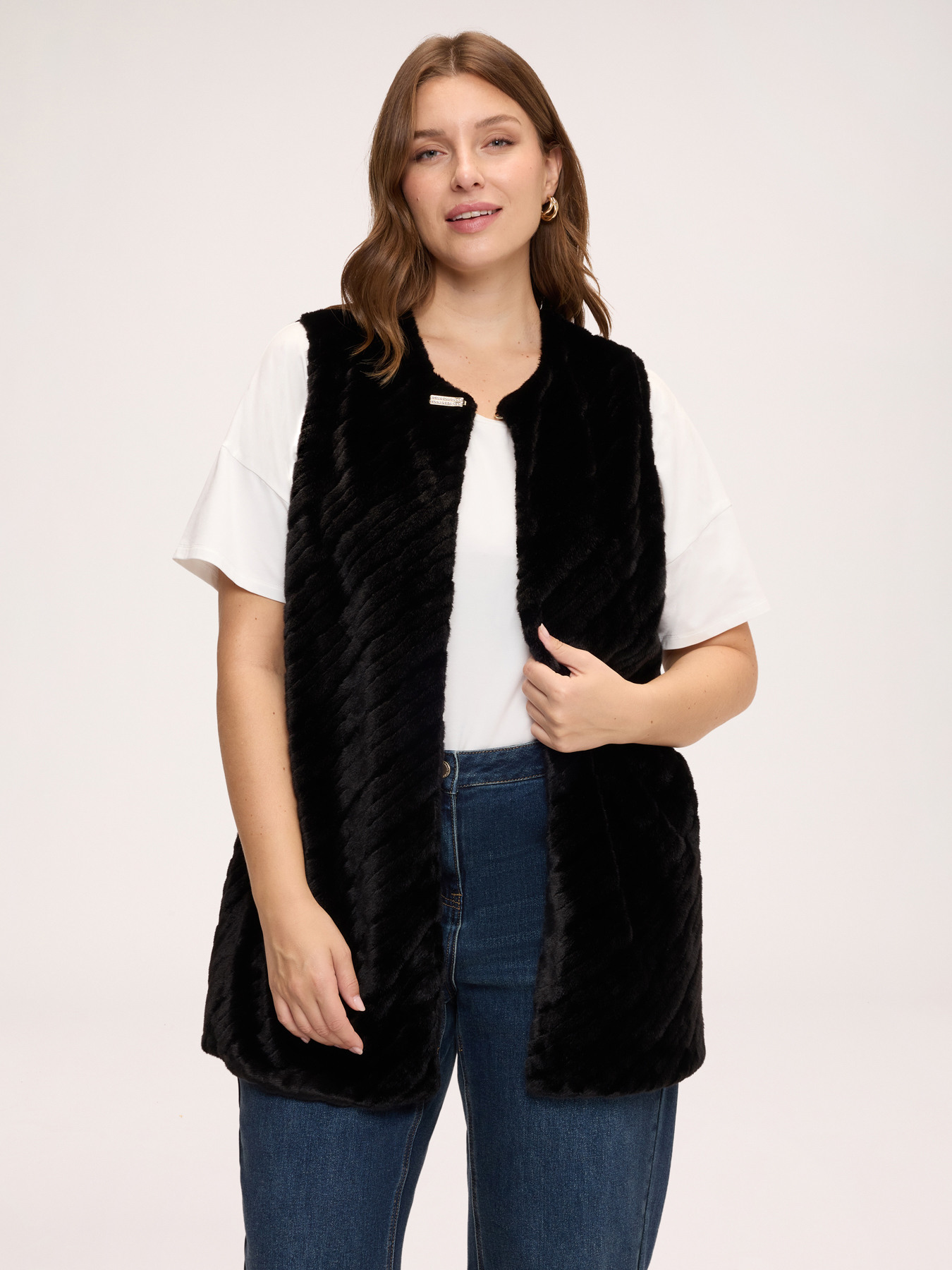 Long plush gilet image number 4