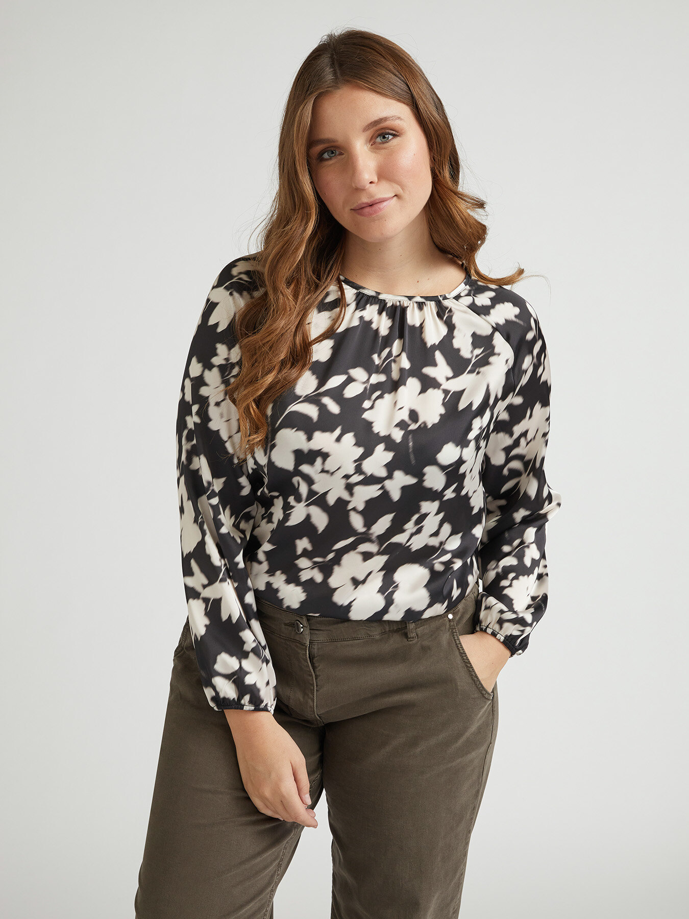 Floral print blouse with elasticated back image number 0