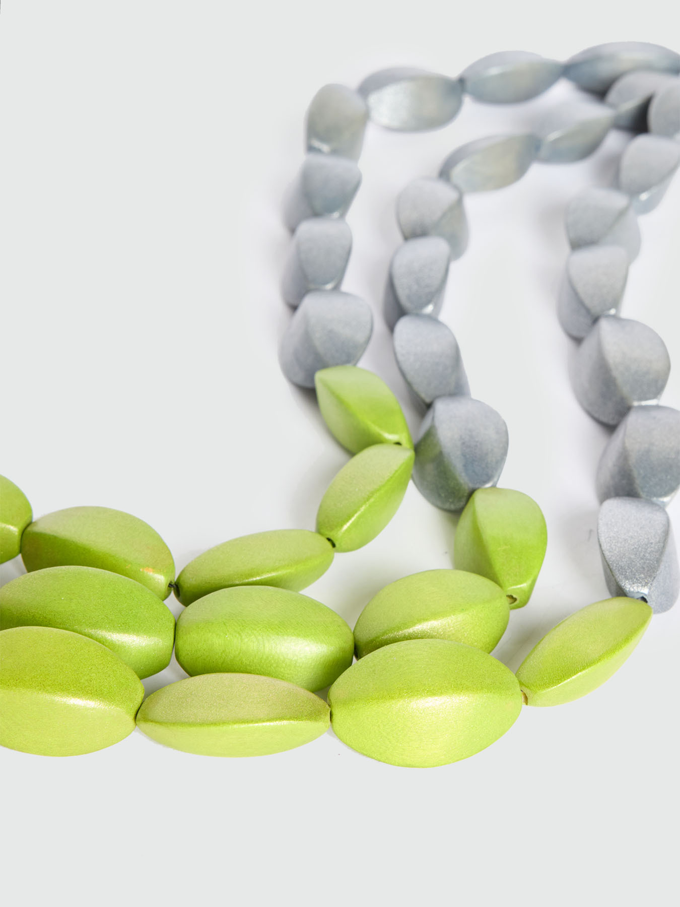 Sautoir en bois peint image number 2