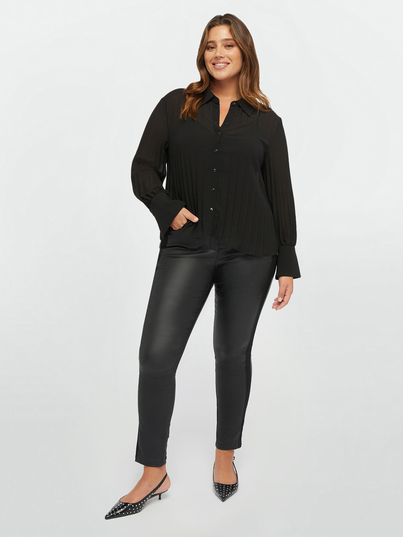 Pleated shirt image number 0