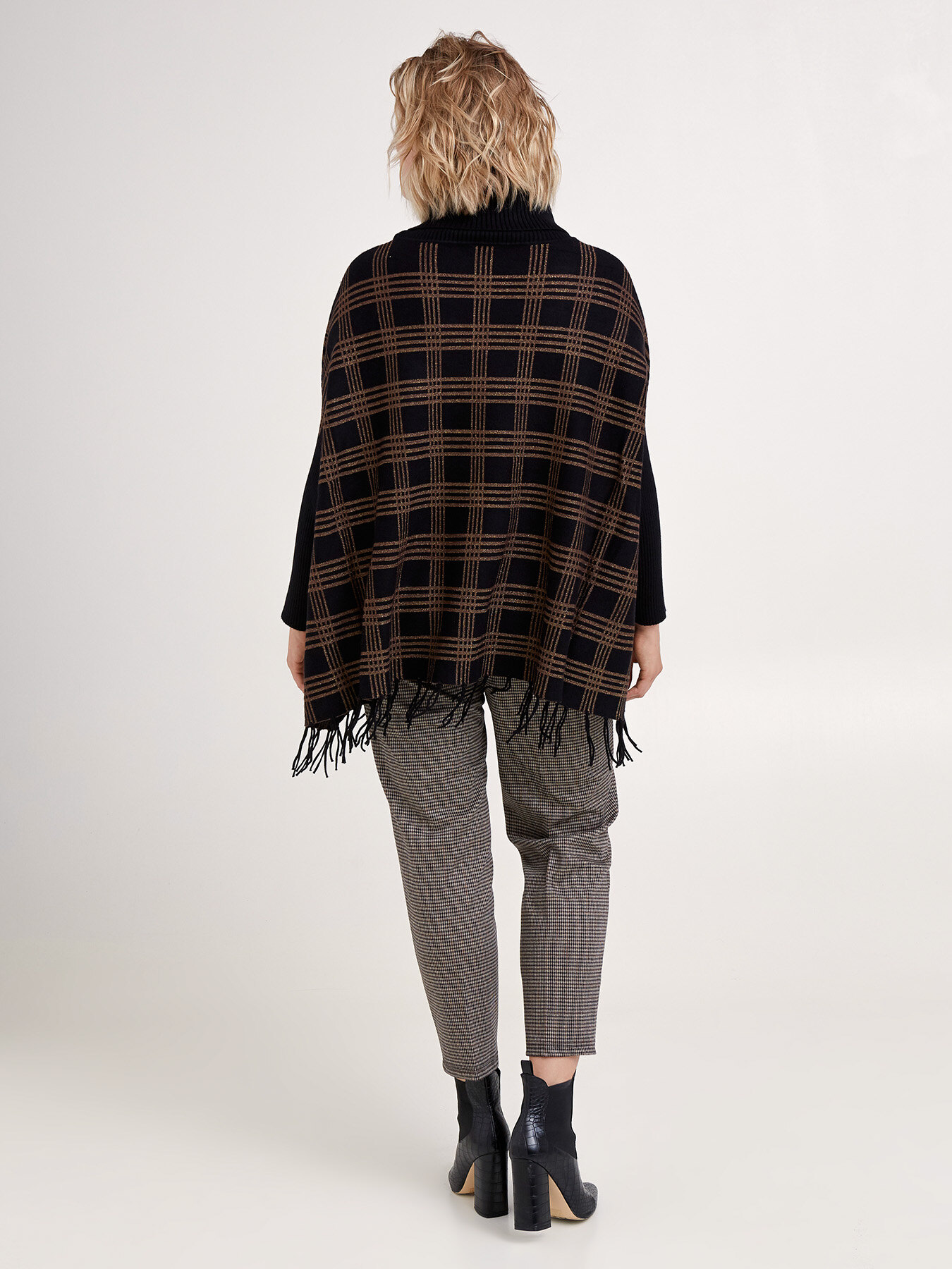 Jacquard lurex cape image number 1