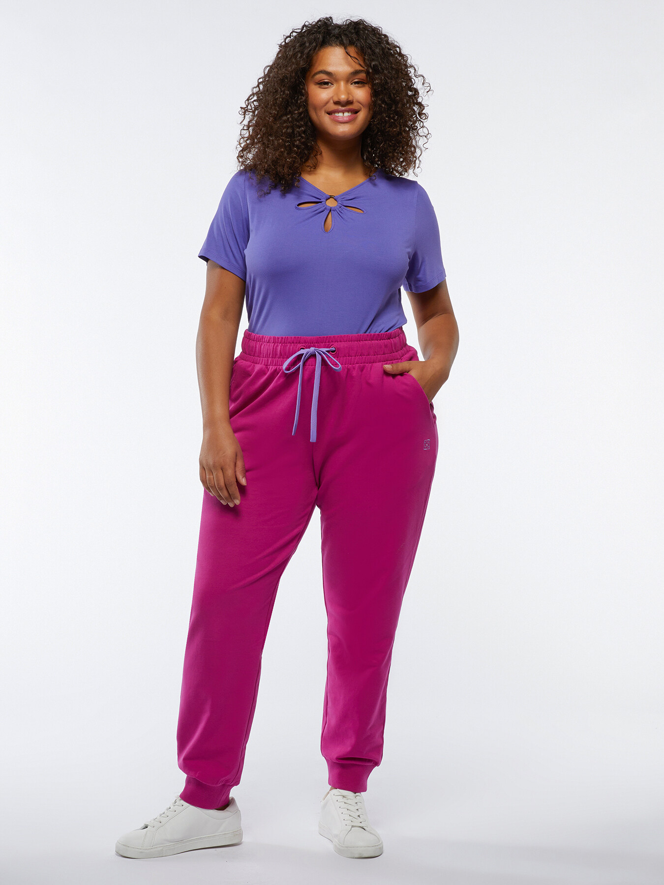 Joggers Pantalers en una sudadera image number 2