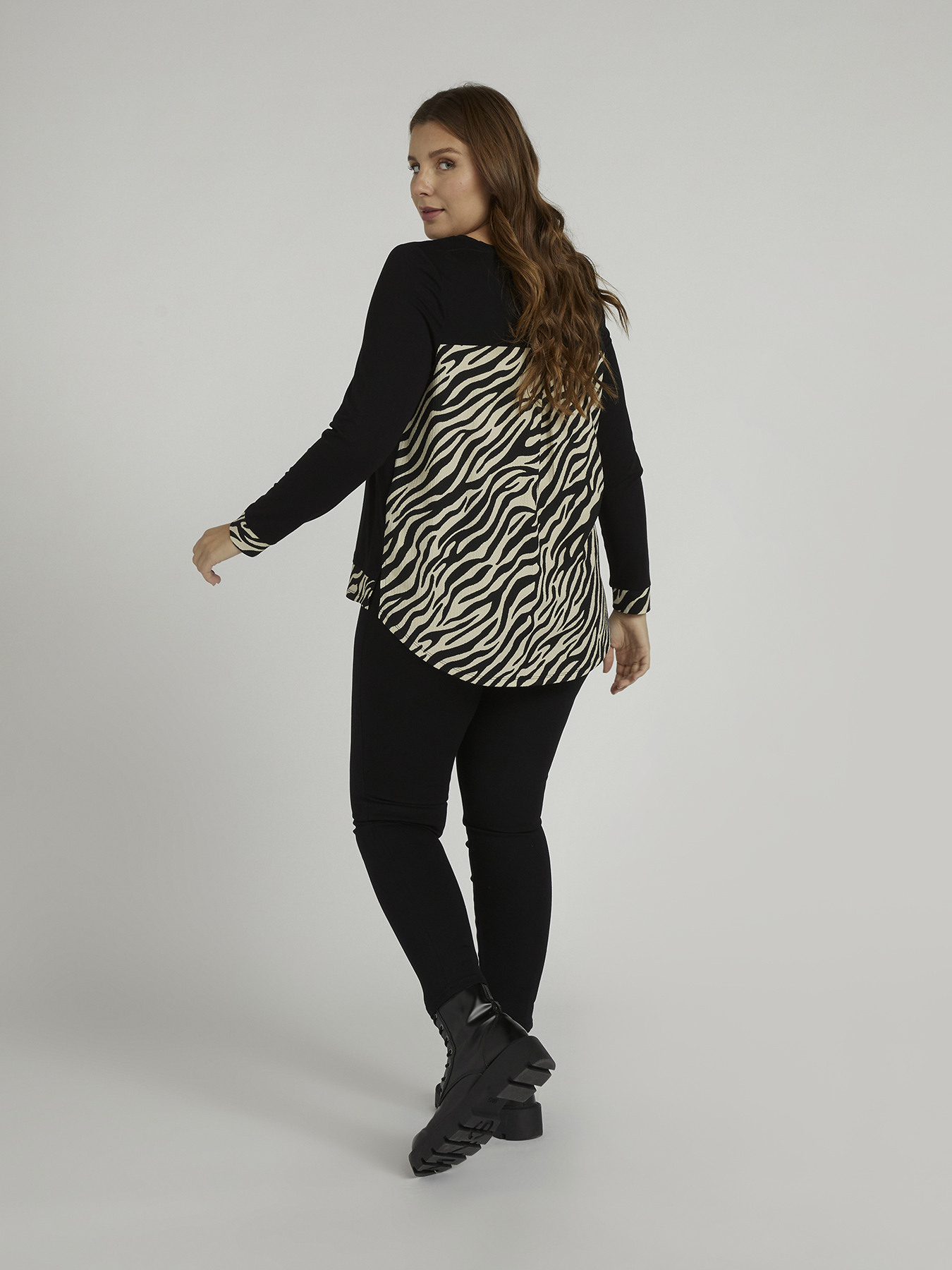 Skinny-Jeans aus zwei Stoffen image number 1