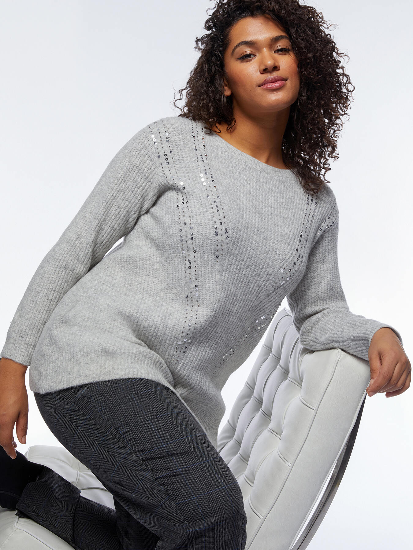 Pullover mit Pailletten image number 2