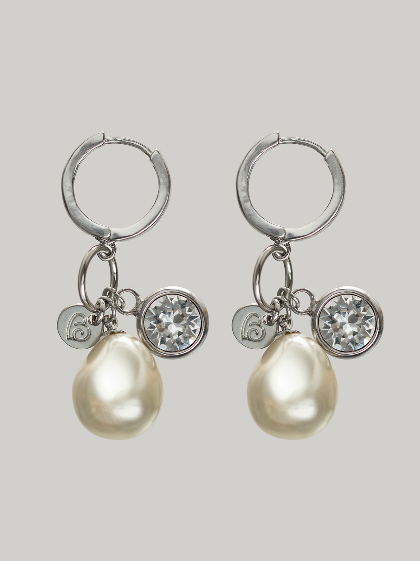 Orecchini pendenti con zirconi e perle a goccia image number 2