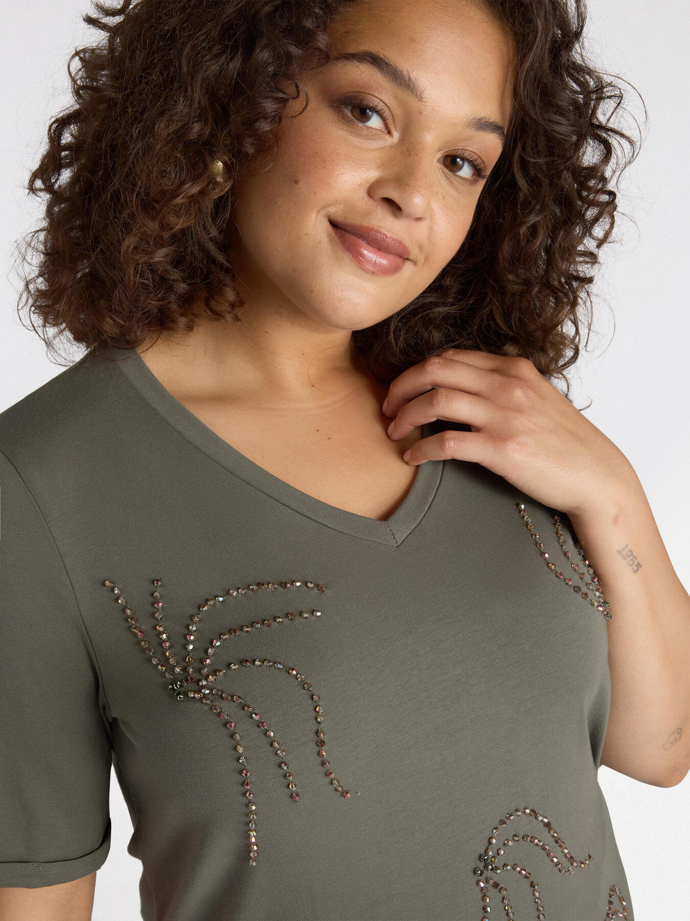 Besticktes T-Shirt image number 0