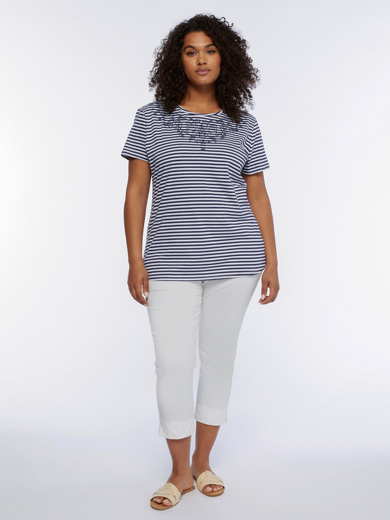 T-shirt rigata con ricami image number 2