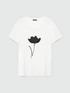 T-shirt with flower print and beads image number 4