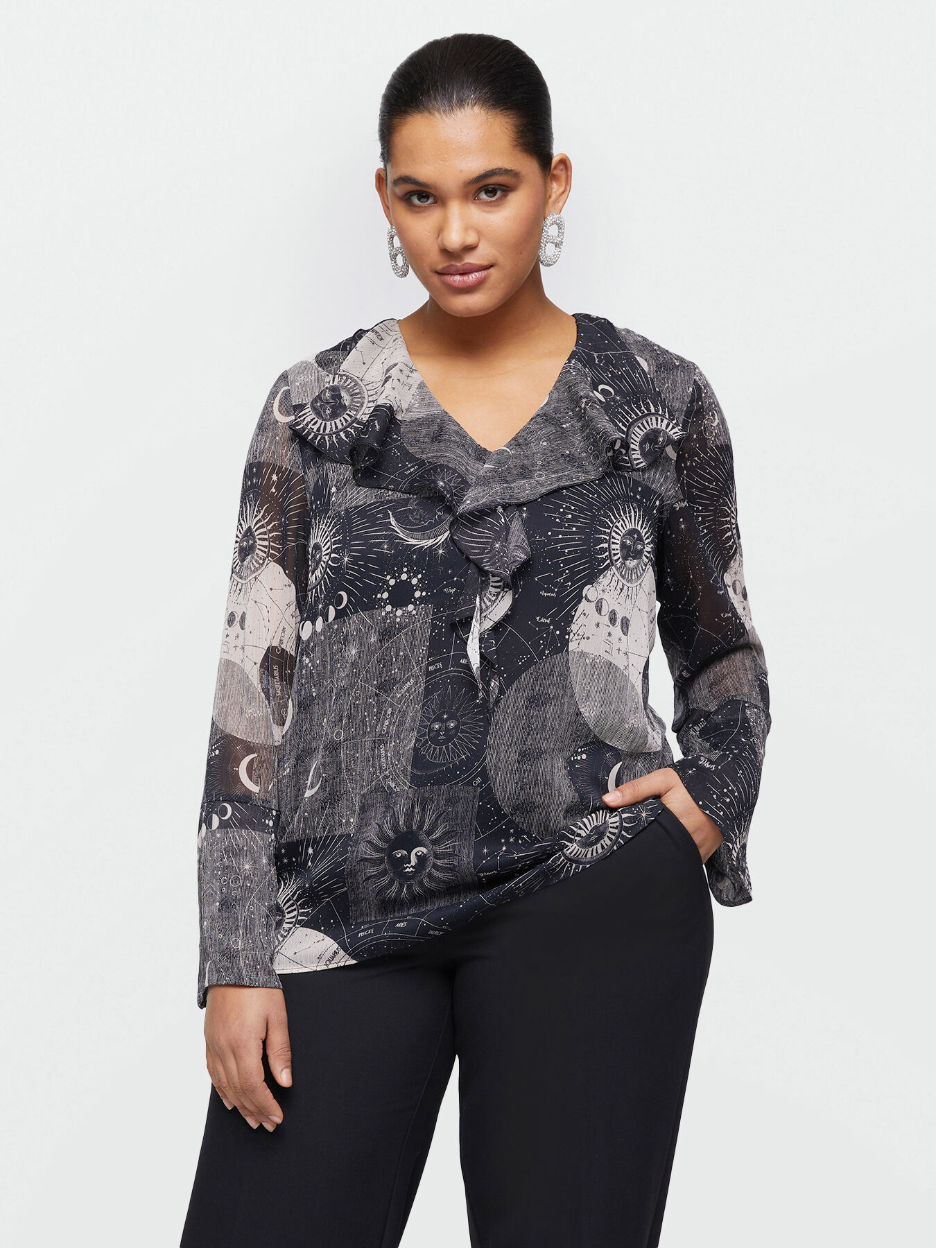 Blusa con estampado de constelaciones image number 0