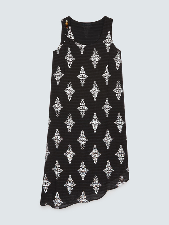 Sleeveless printed dress