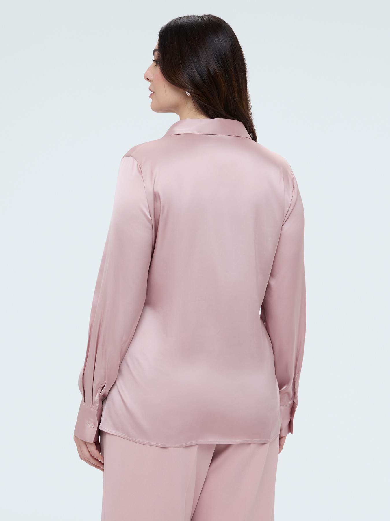 Chemise en satin avec boutons bijoux image number 1