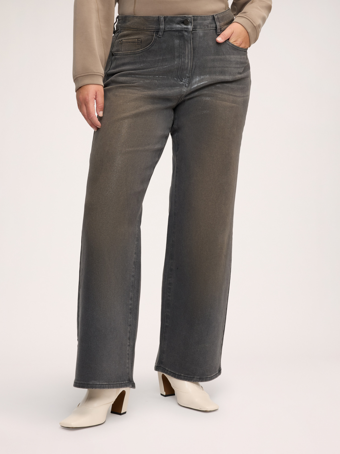 Straight leg jeans with laminated effect image number 0