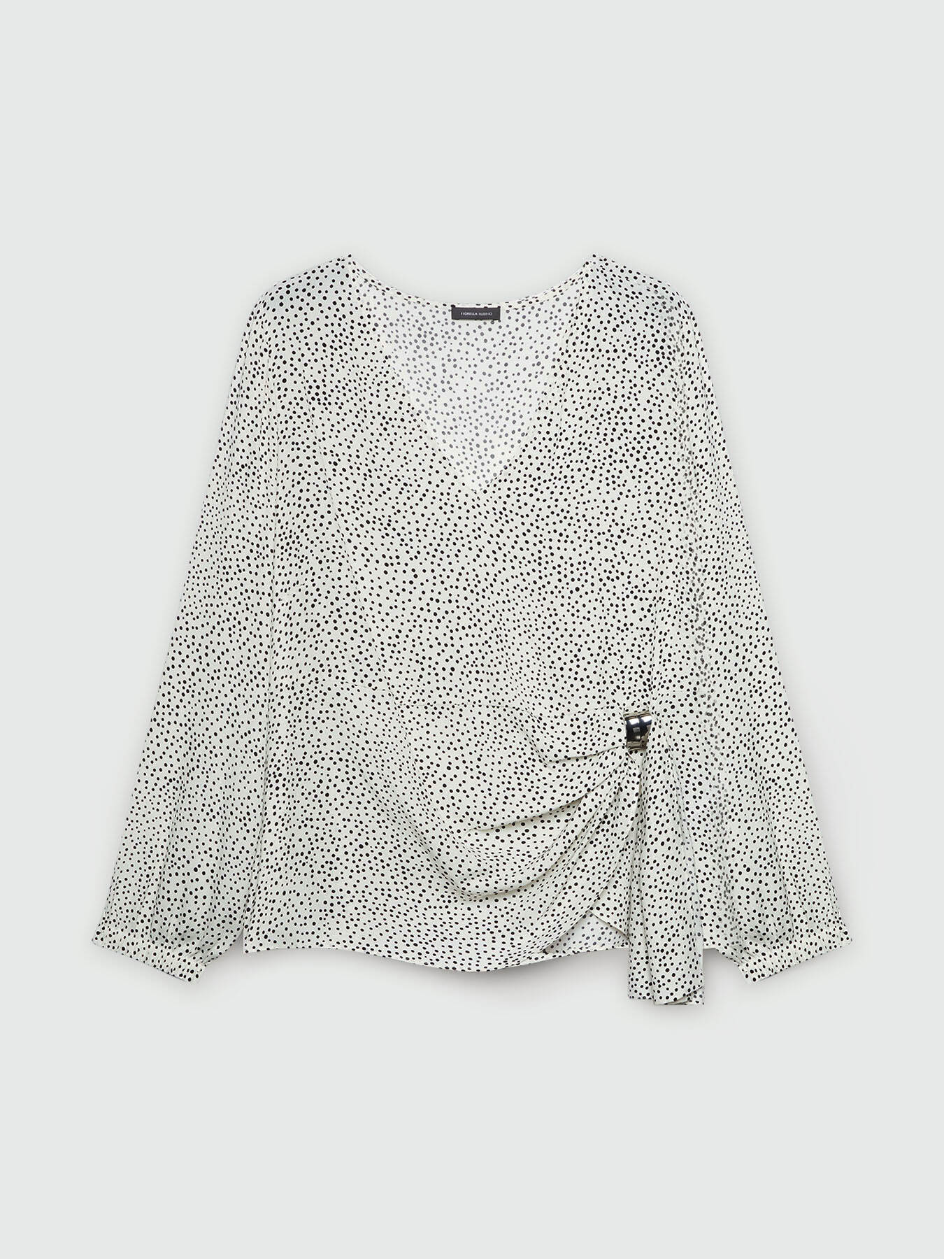 Blusa a pois con pieghe sul fianco image number 4