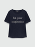 T-shirt con scritta in borchie image number 4