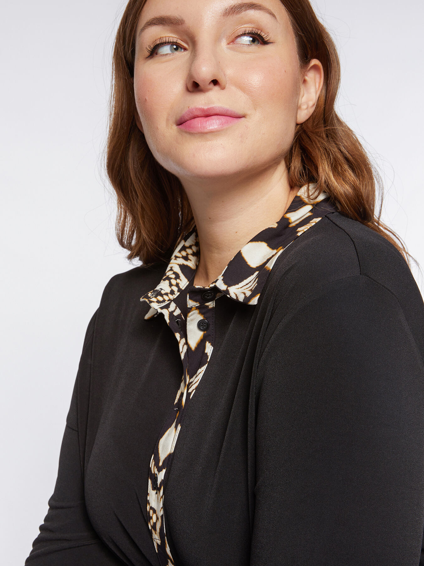 Camiseta con partes estampadas image number 2