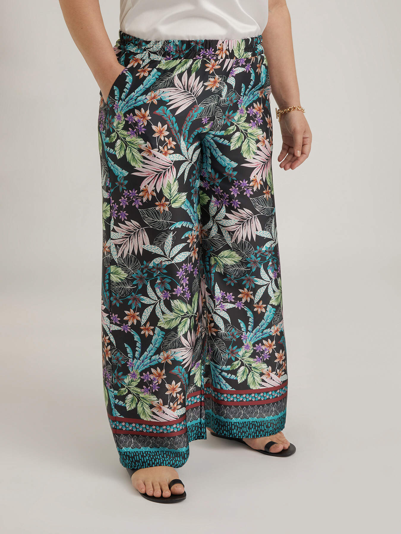 Pantalones con estampado de jungla image number 2