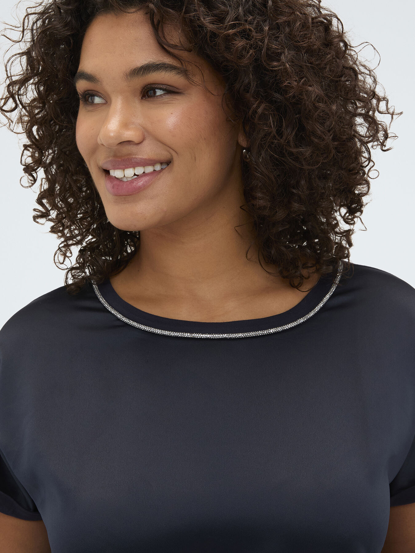 T-shirt bimaterica con applicazioni luminose image number 3