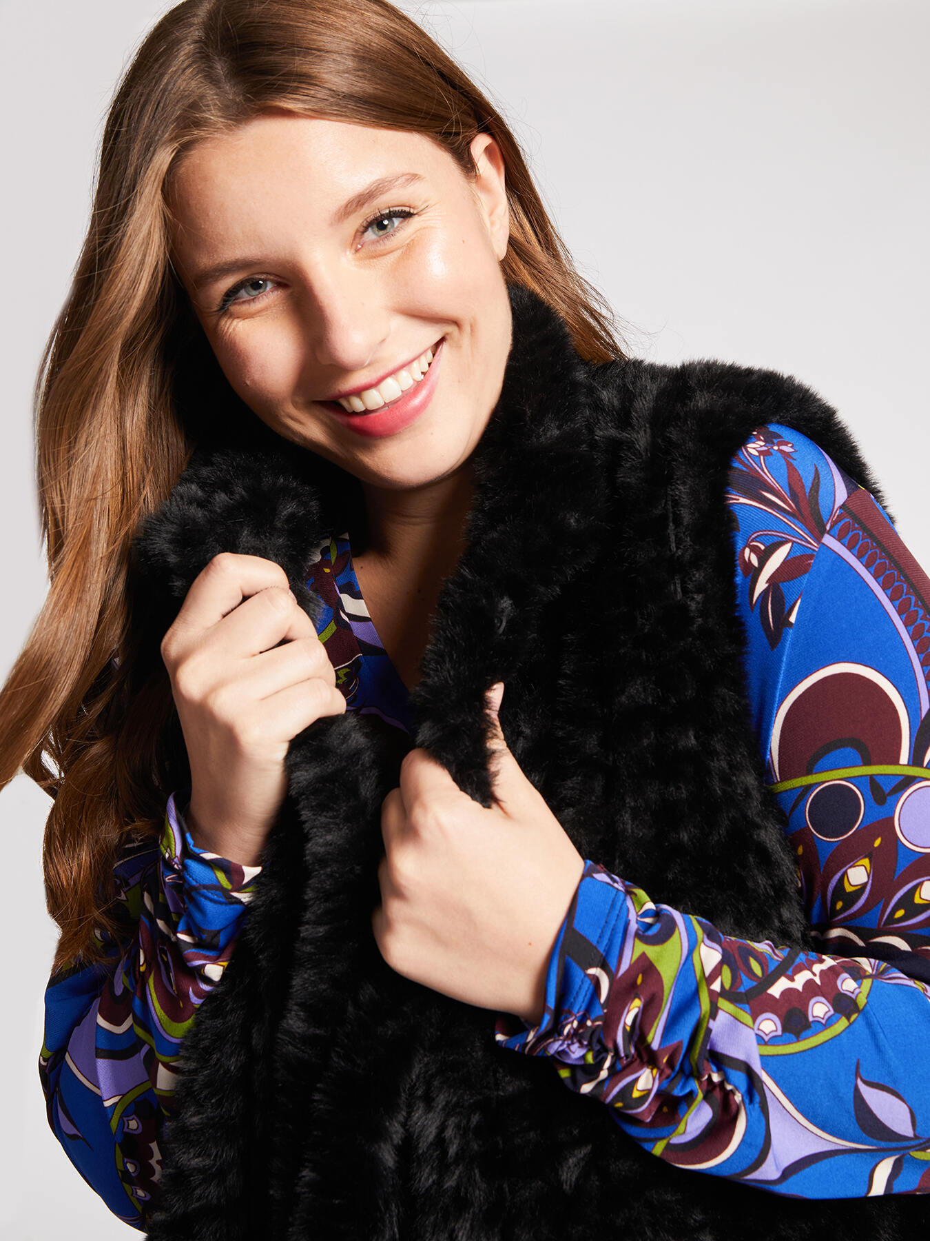 Gilet in pelliccia sintetica image number 2