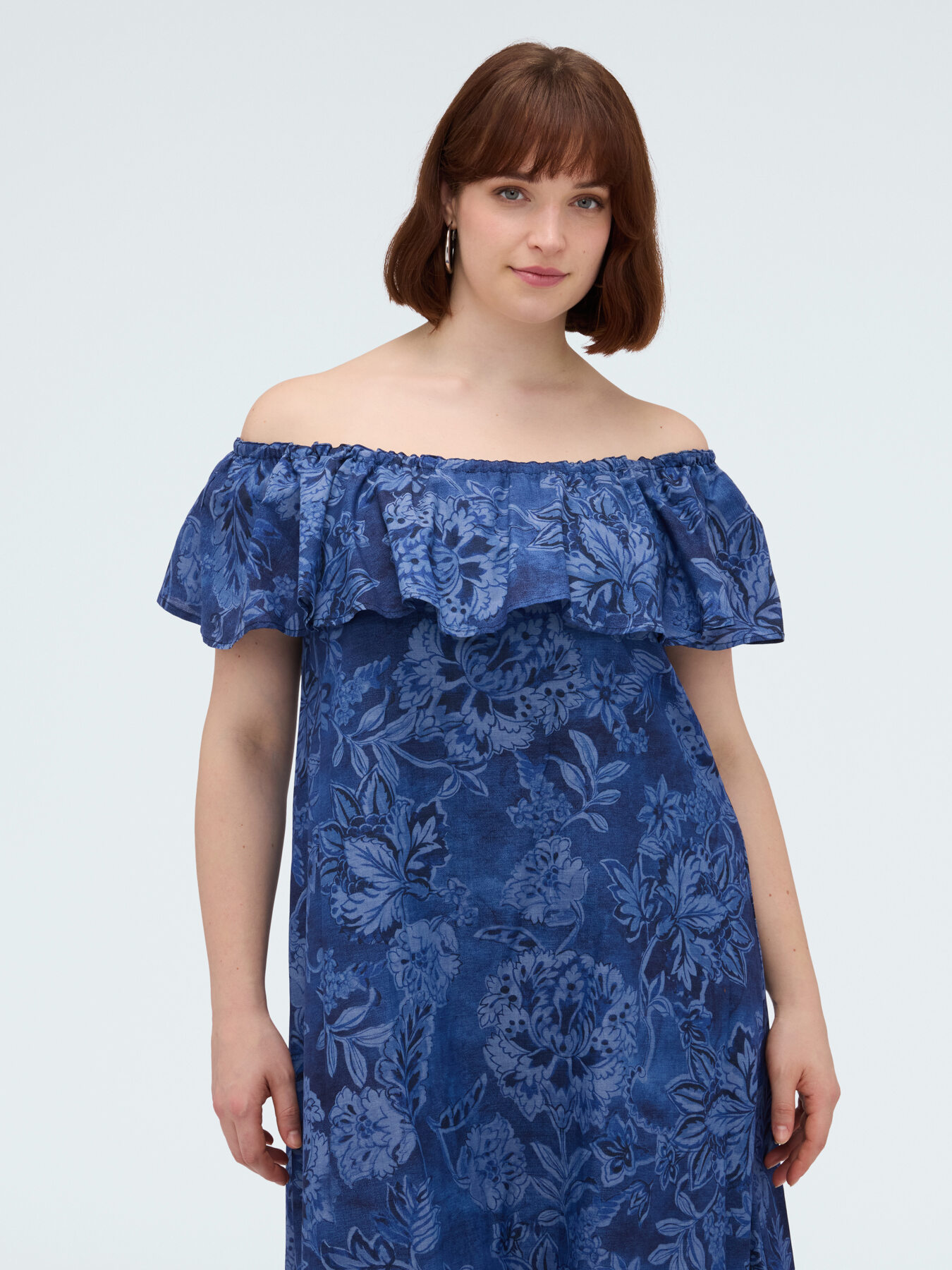 Long off-shoulder dress image number 3