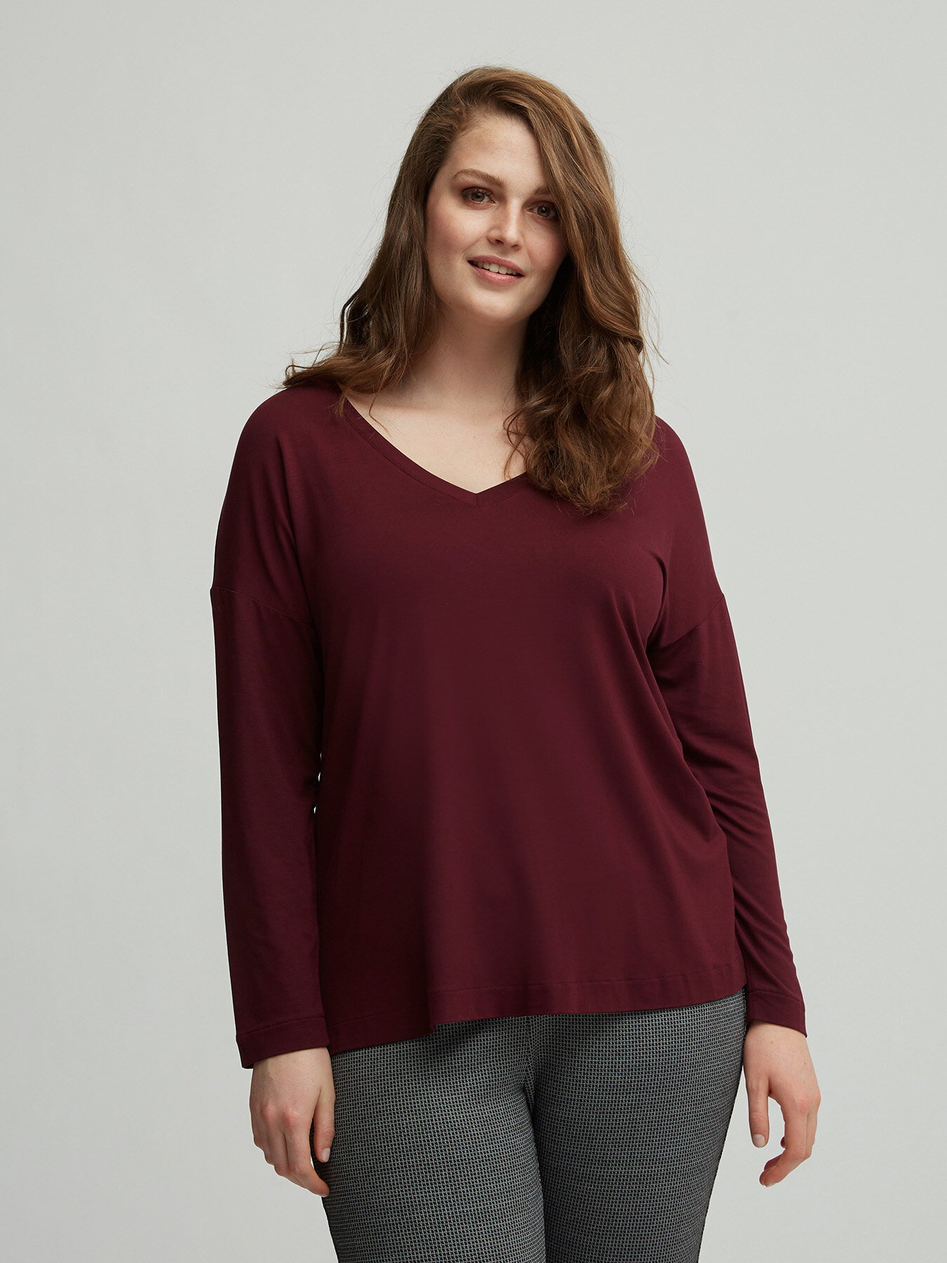 Basic V-neck T-shirt image number 0